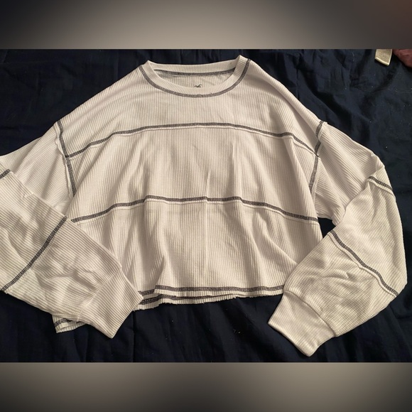 Hollister Must Have Collection Long Sleeve Waffle Cropped Top with Tiered Hems - Picture 1 of 5